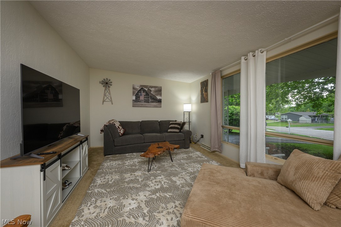 324 Lynn Circle Nw Property Photo 4