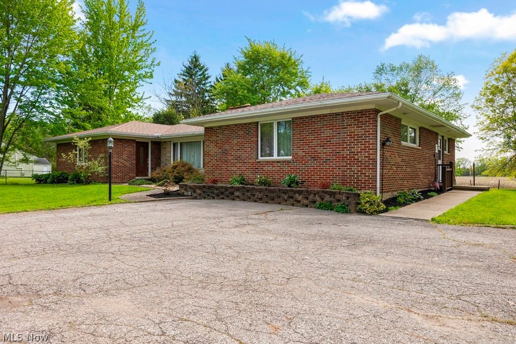 13720 Durkee Road Property Photo 3