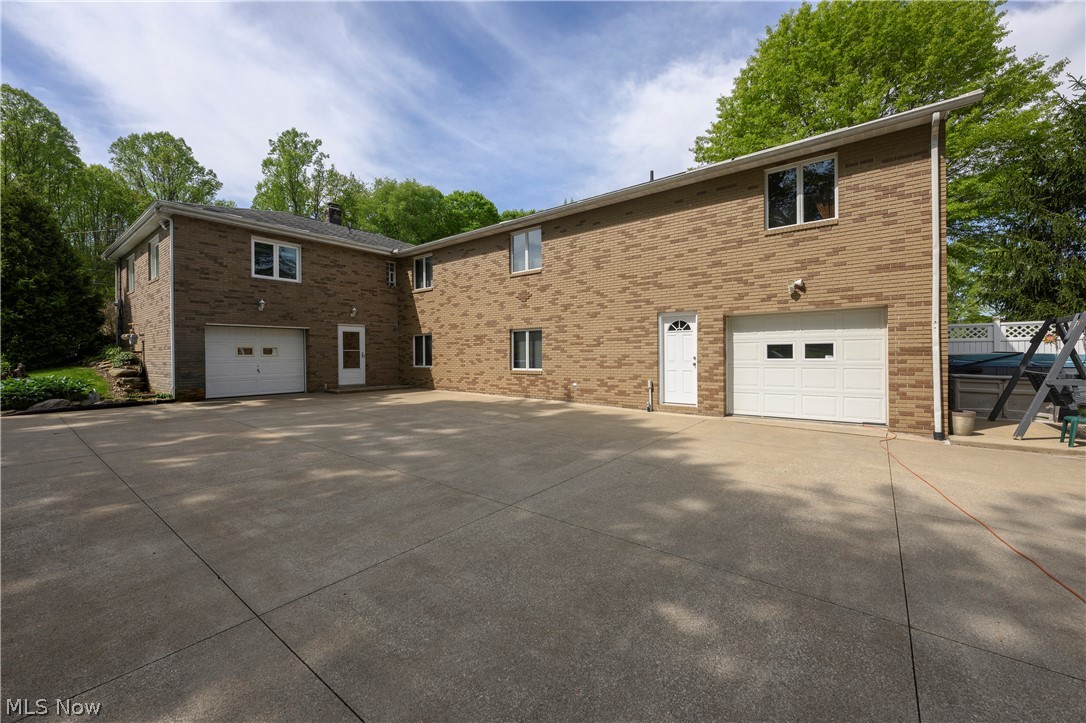 2677 Summit Road Property Photo 2