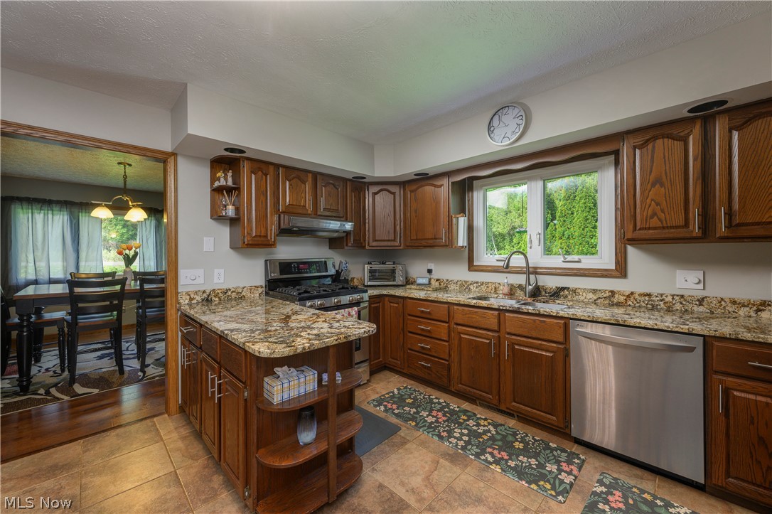 2677 Summit Road Property Photo 4