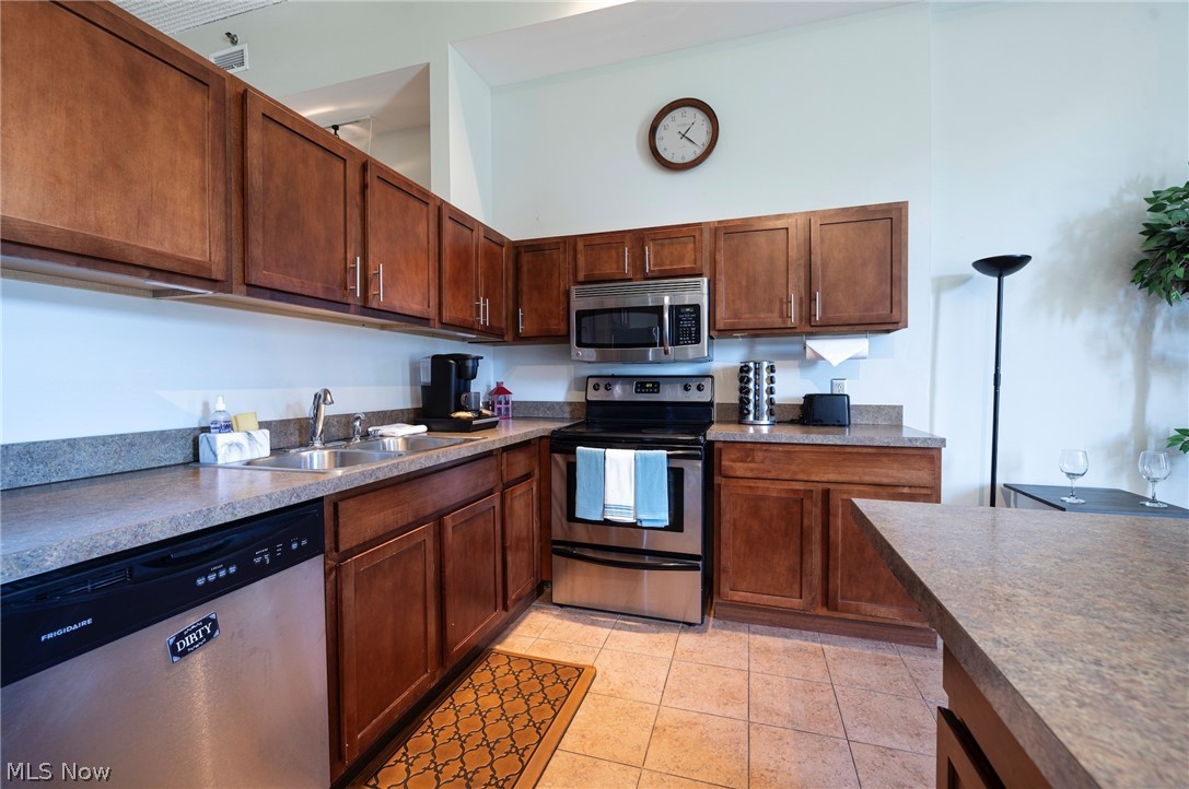 408 W Saint Clair Avenue 607 Property Photo 6