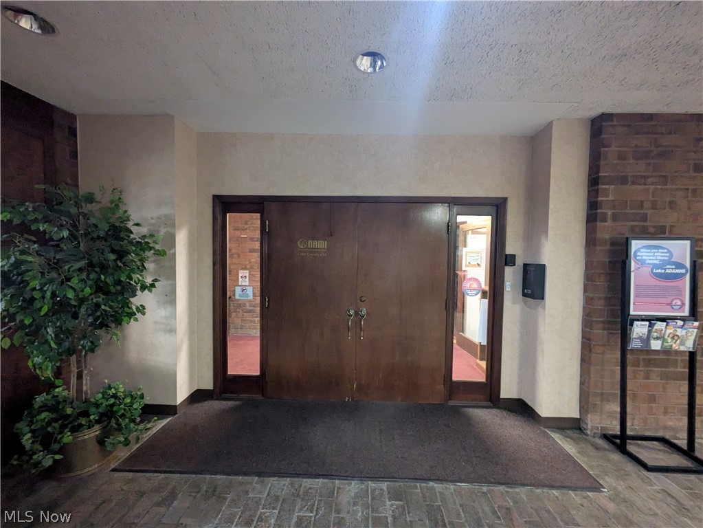 100 S Park Place Property Photo 6
