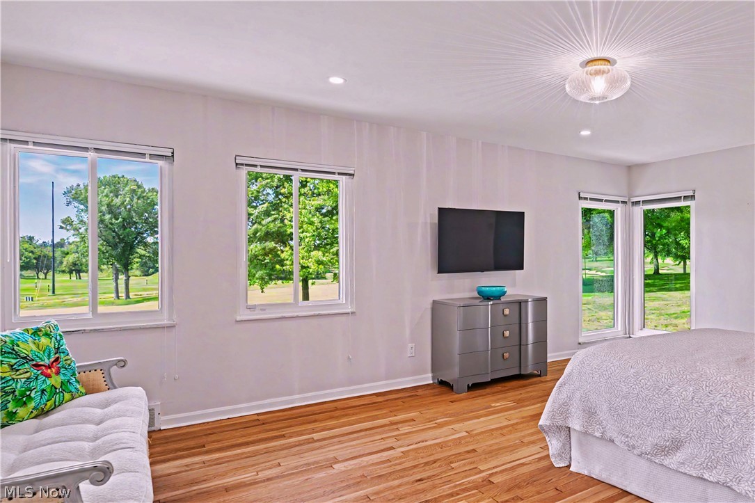3300 Green Road Property Photo 16