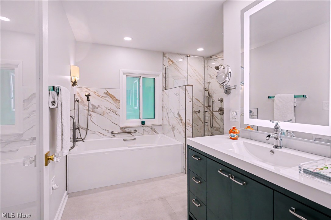 3300 Green Road Property Photo 17