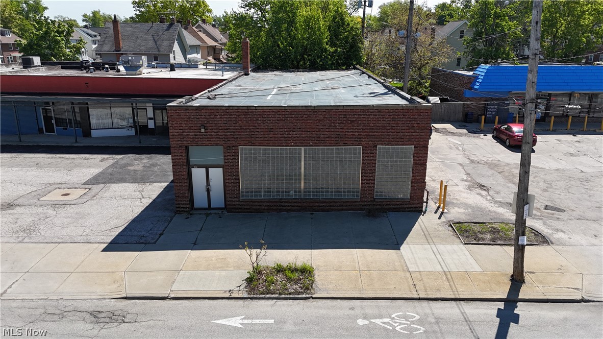 15212 Lake Shore Boulevard Property Photo 1