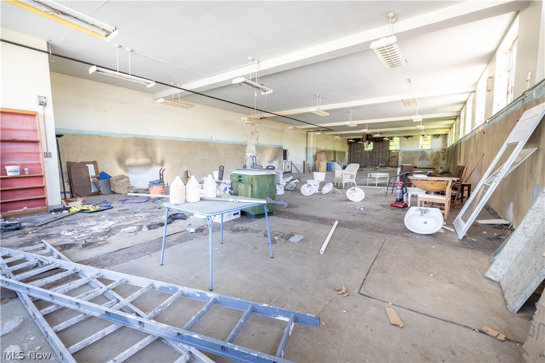 15212 Lake Shore Boulevard Property Photo 5