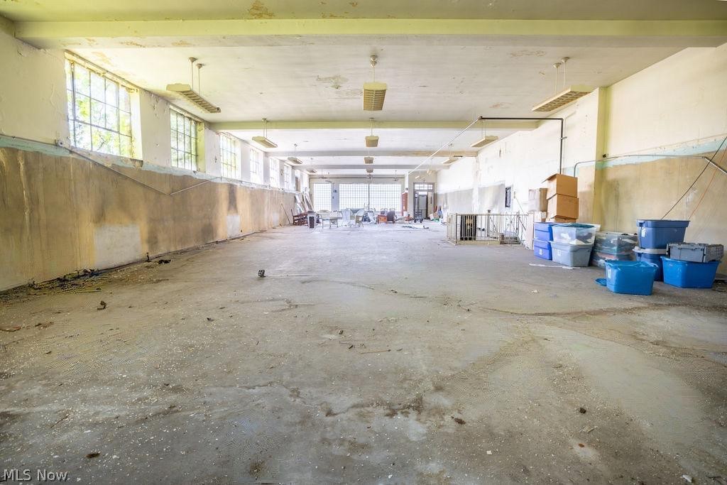 15212 Lake Shore Boulevard Property Photo 8