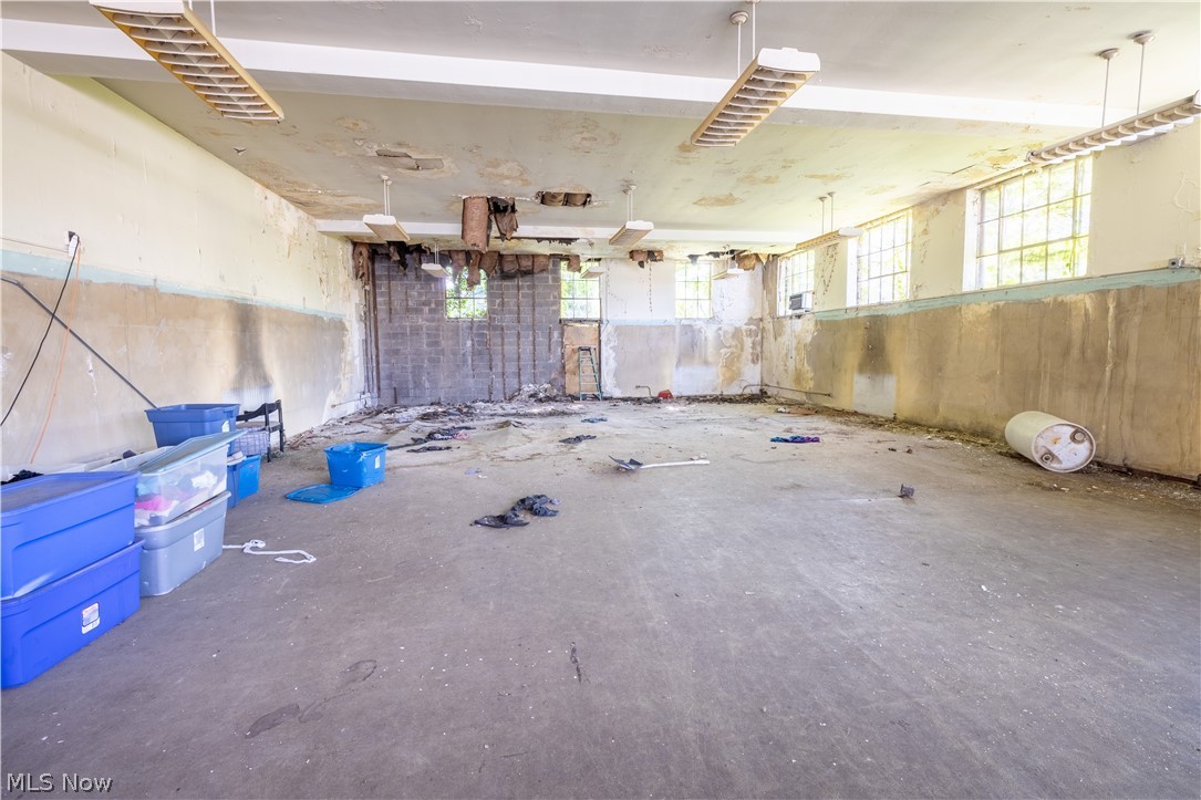 15212 Lake Shore Boulevard Property Photo 9