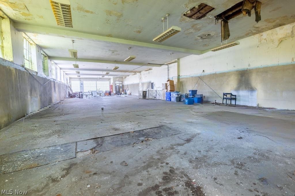 15212 Lake Shore Boulevard Property Photo 10