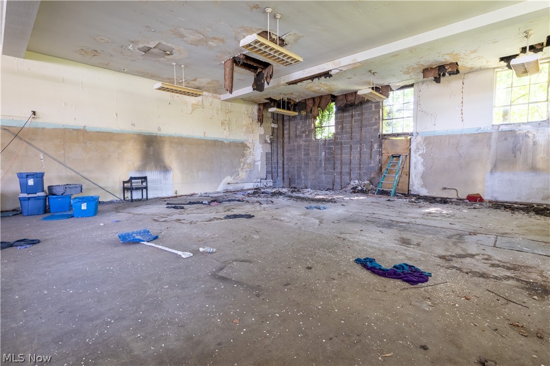 15212 Lake Shore Boulevard Property Photo 11