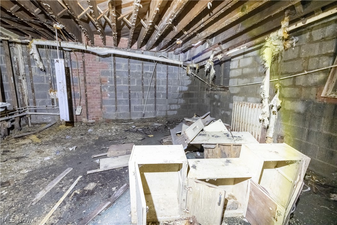 15212 Lake Shore Boulevard Property Photo 14