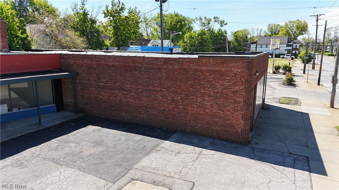 15212 Lake Shore Boulevard Property Photo 19