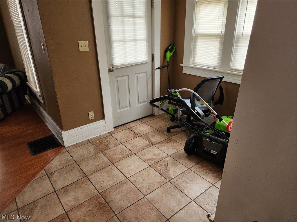 369/371 5th Property Photo 7