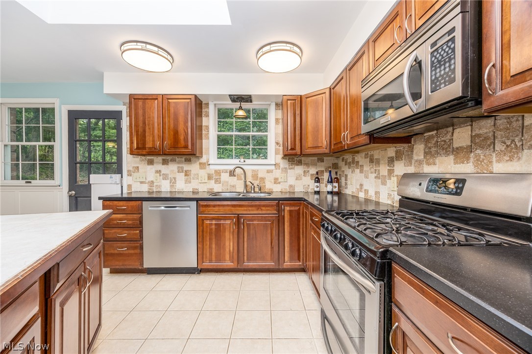 140 Sylvan Way Property Photo 15