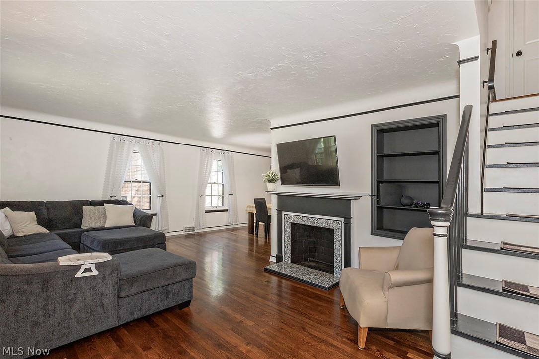 1761 Oakmount Road Property Photo 3