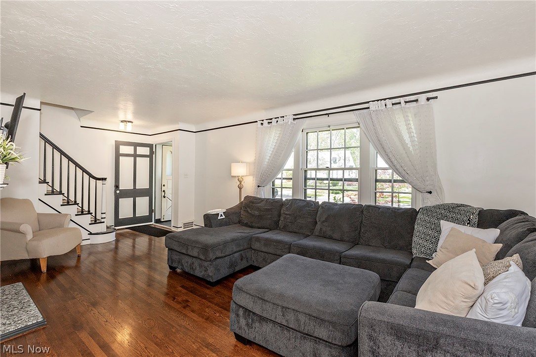 1761 Oakmount Road Property Photo 4