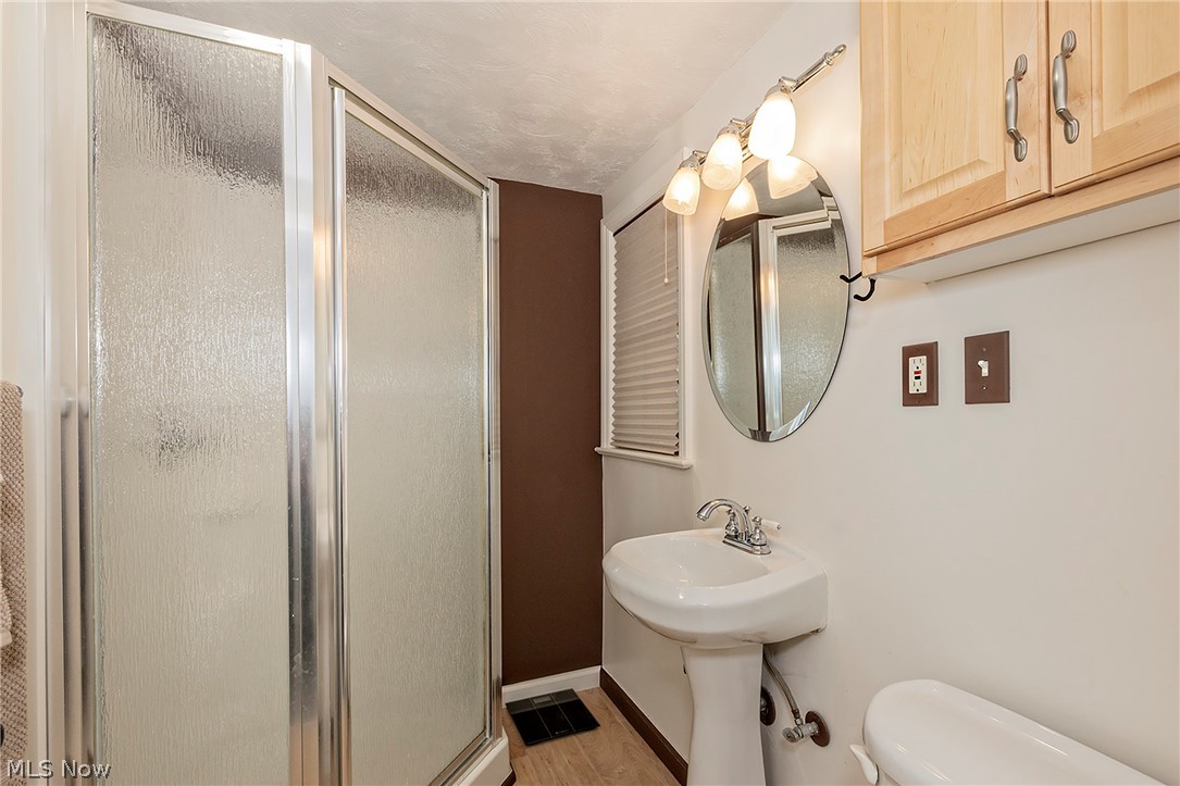 1761 Oakmount Road Property Photo 14