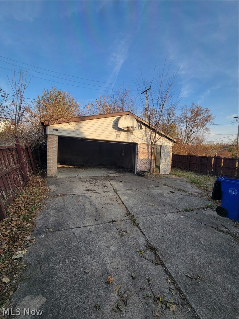 4189 Lee Road Property Photo 4