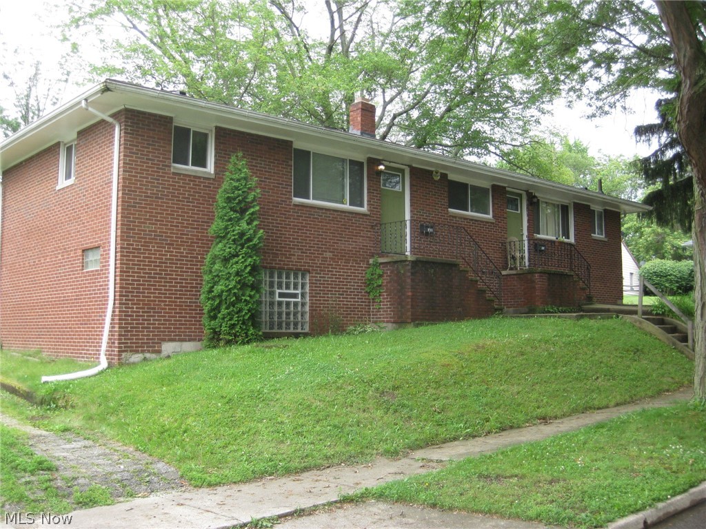 1923-1925 Evergreen Avenue Property Photo 1