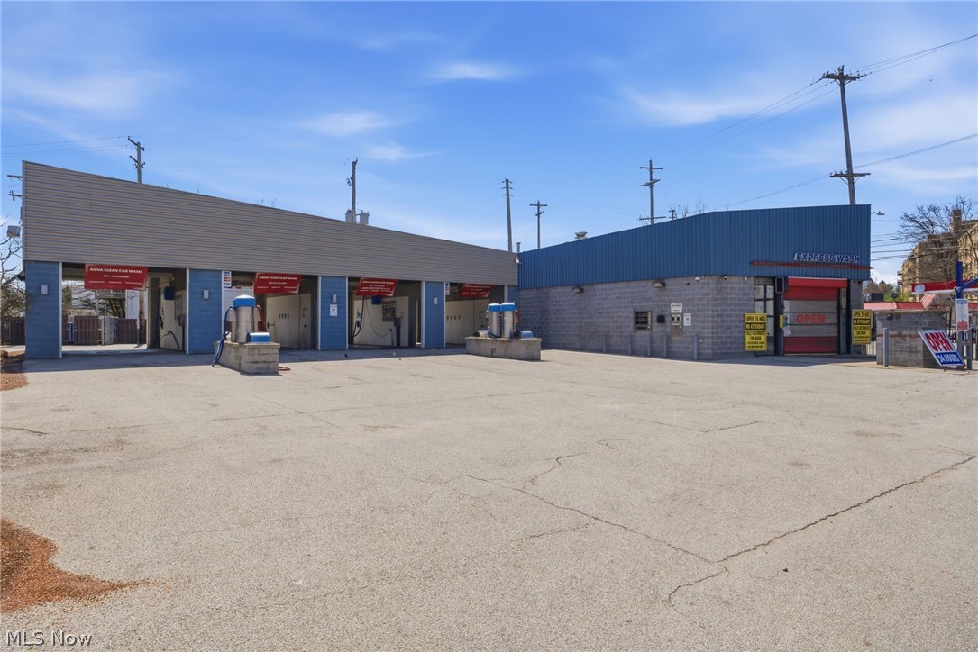 15610 Lake Shore Boulevard Property Photo 1