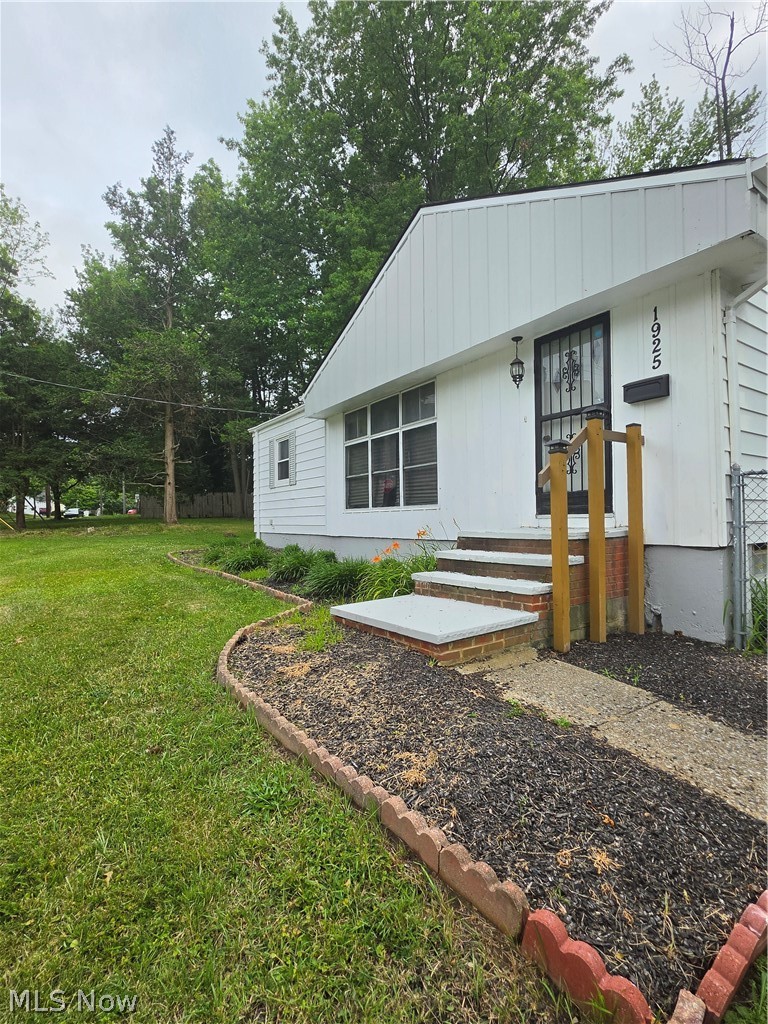 1925 Ridgehill Road Property Photo 2