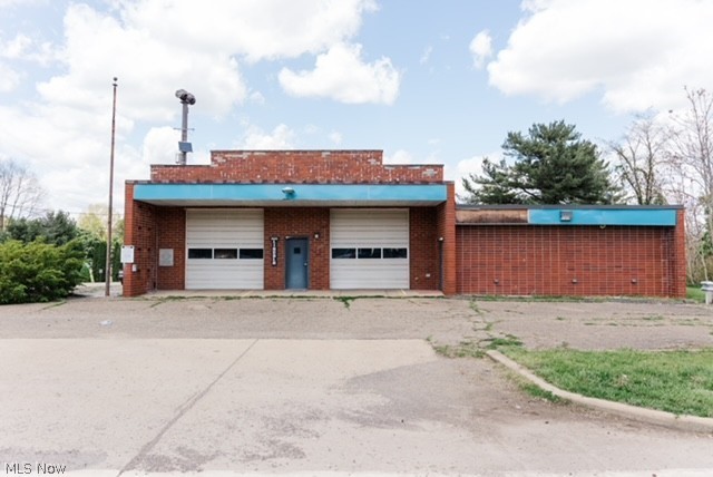3525 Lincoln Street E Property Photo 1