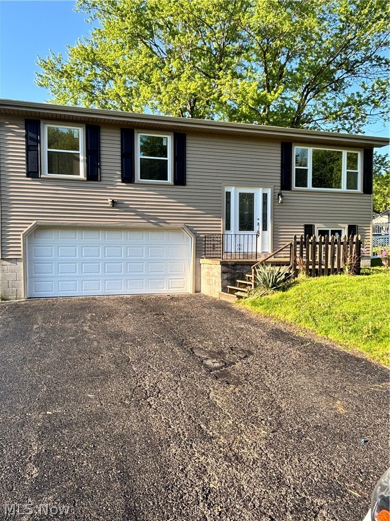 663 Meadowland Drive Property Photo 2