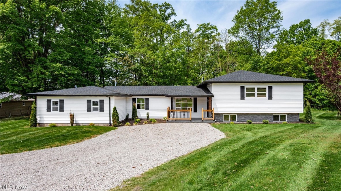 3185 Corvus Drive Property Photo 2