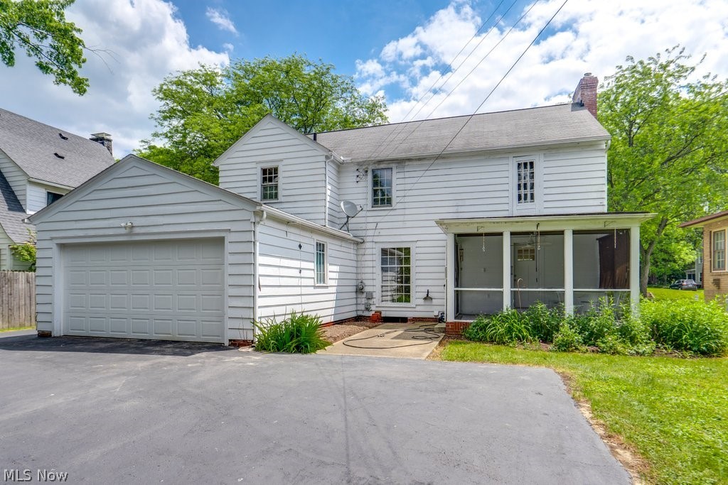632 Roslyn Avenue Property Photo 8