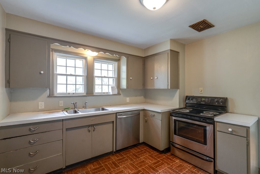 632 Roslyn Avenue Property Photo 21