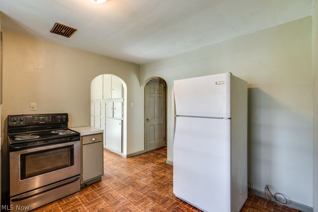 632 Roslyn Avenue Property Photo 22
