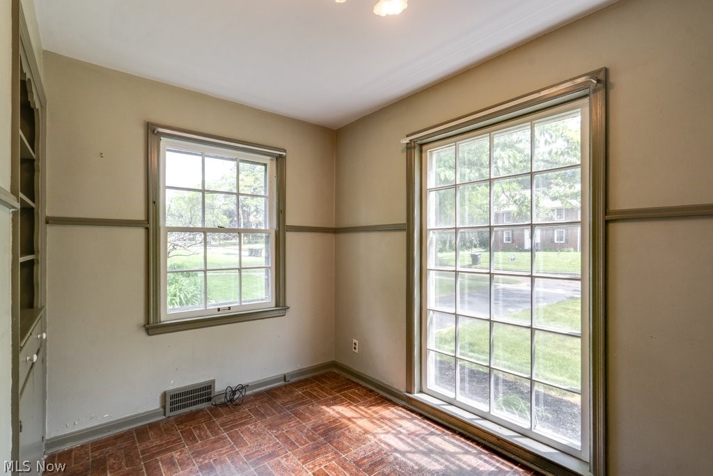 632 Roslyn Avenue Property Photo 23