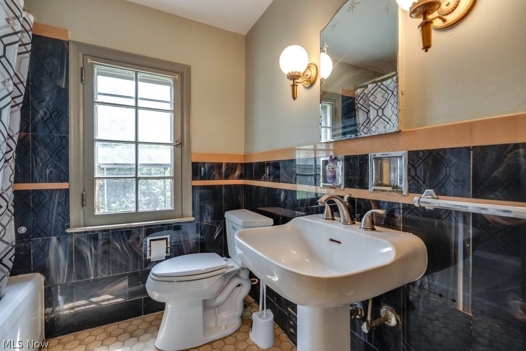632 Roslyn Avenue Property Photo 34