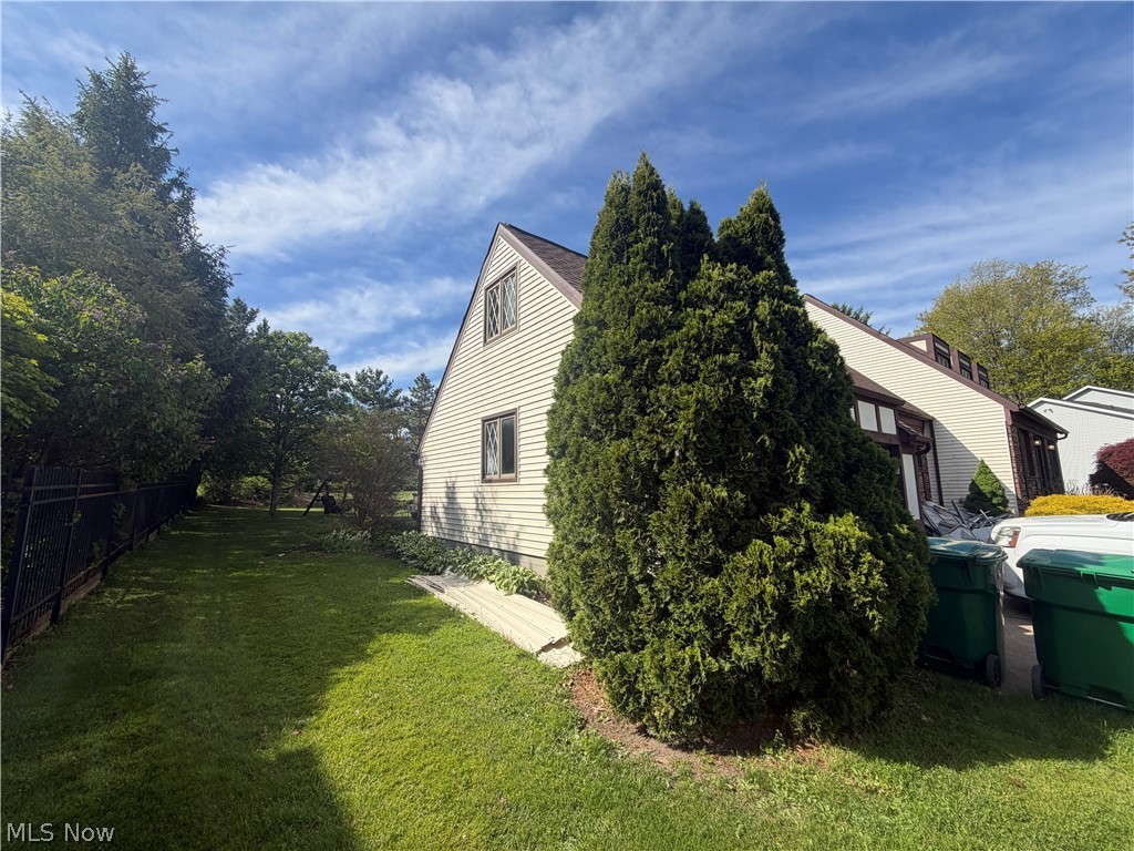 10366 Barchester Drive Property Photo 2
