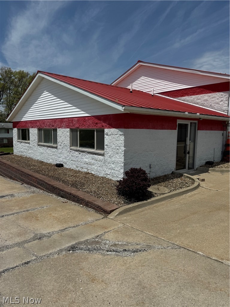 3881 Cottage Grove Road Property Photo 1