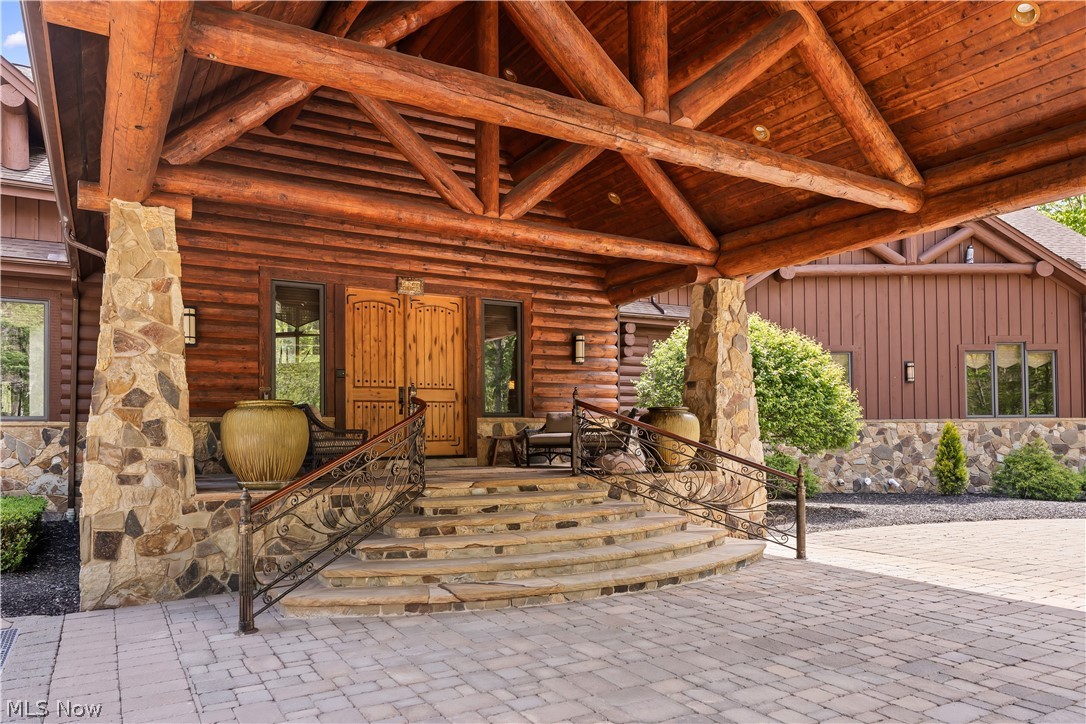 805 Cascades Drive Property Photo 3