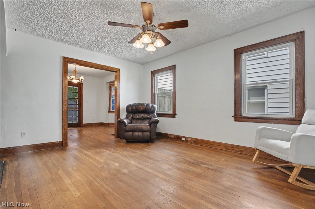 326 S Firestone Boulevard Property Photo 4