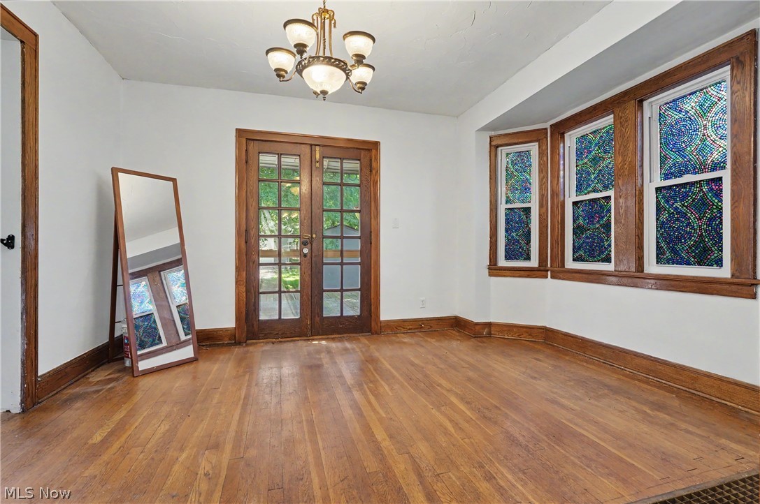 326 S Firestone Boulevard Property Photo 5