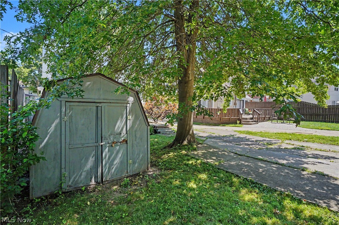 326 S Firestone Boulevard Property Photo 30