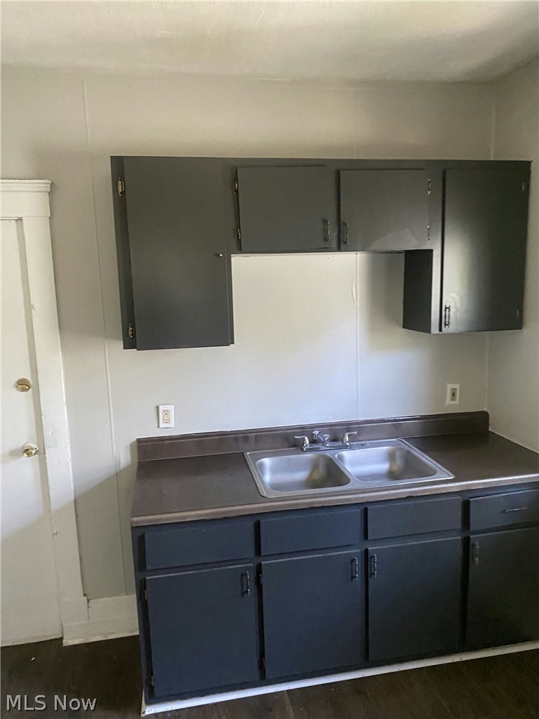 677 E 92nd Street Property Photo 3