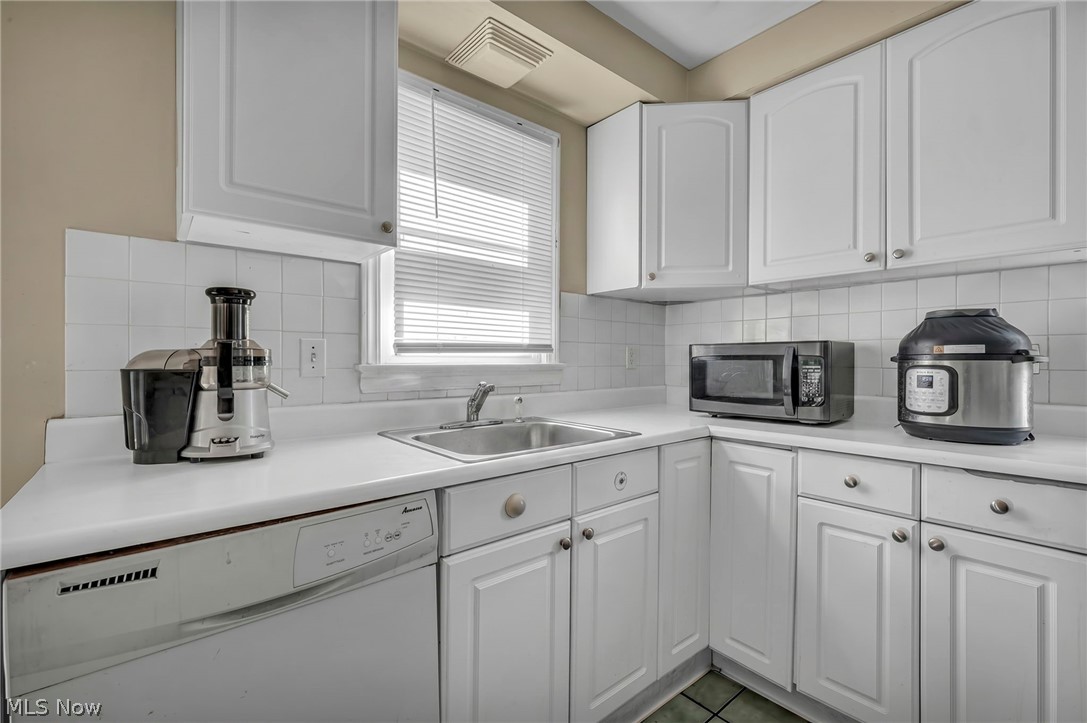 15812 Grant Avenue Property Photo 9