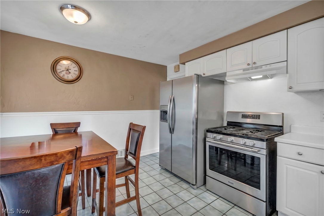 15812 Grant Avenue Property Photo 10