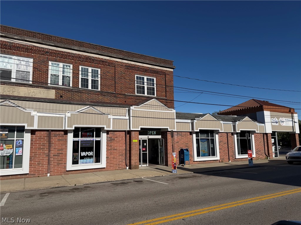 247 S Chestnut Street Property Photo 2