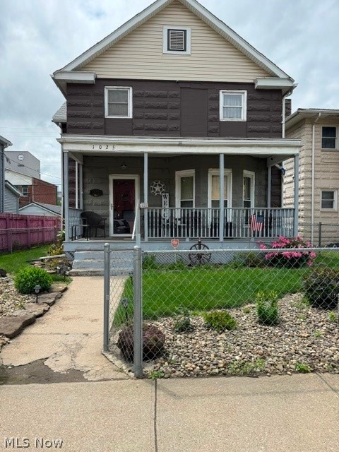 1025 Virginia Ave Property Photo 1