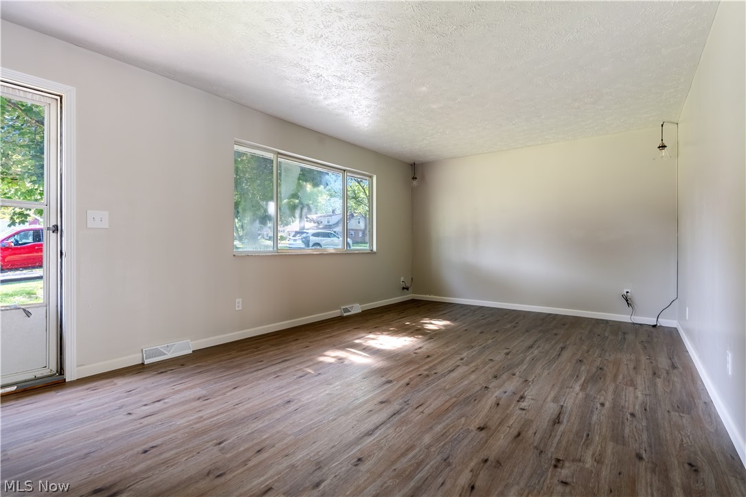 2992 Walbridge Drive Property Photo 2