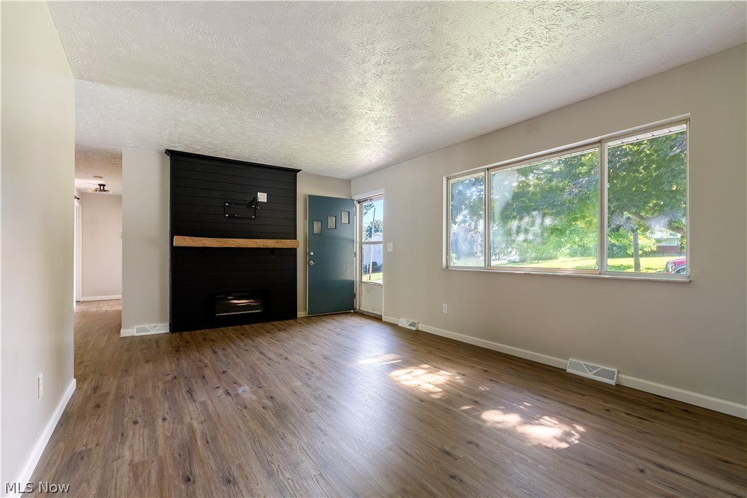 2992 Walbridge Drive Property Photo 3