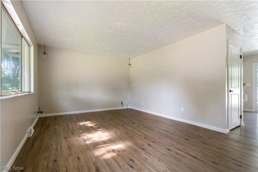 2992 Walbridge Drive Property Photo 5