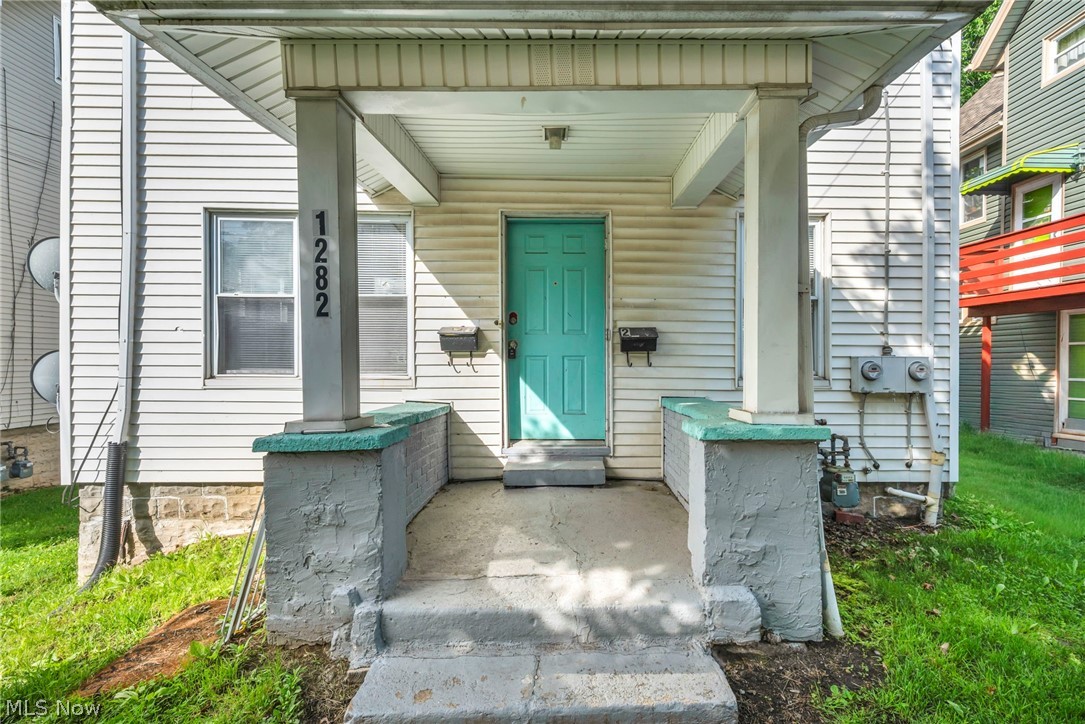 1282 Pondview Avenue Property Photo 2