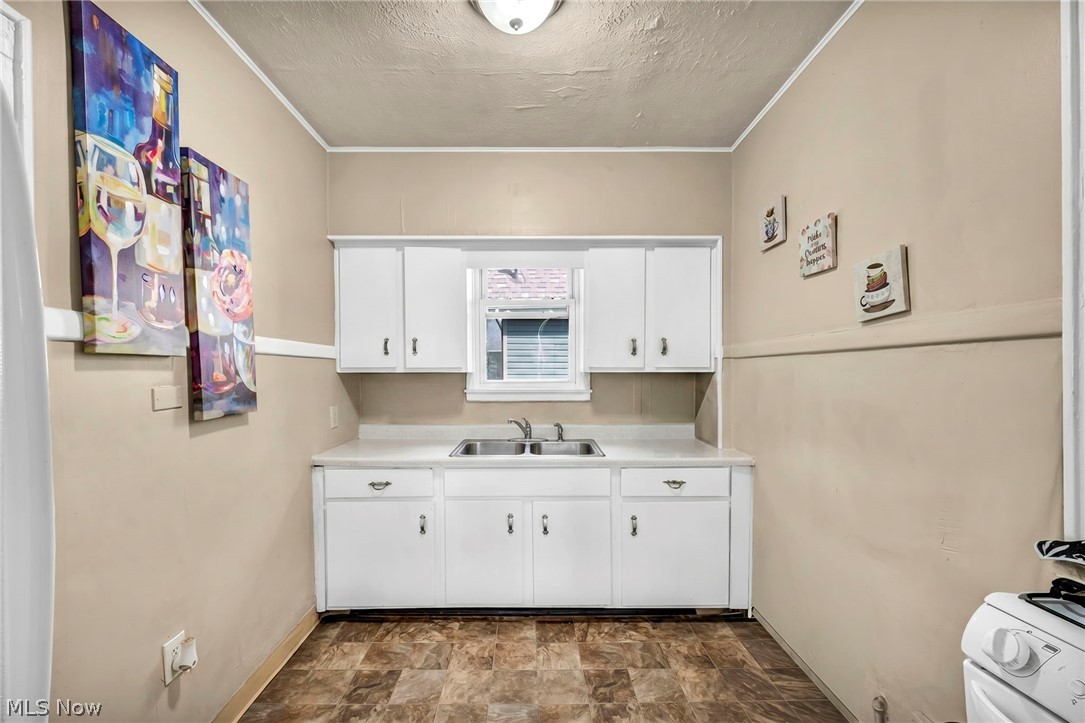 1282 Pondview Avenue Property Photo 8