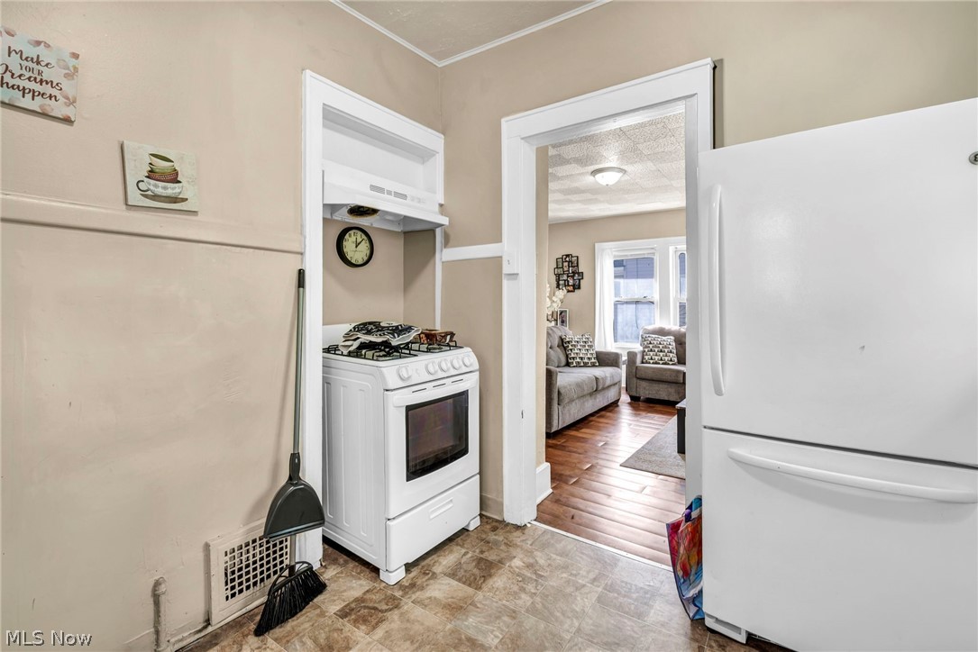 1282 Pondview Avenue Property Photo 9